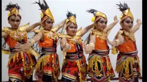 Posisi tangan lurus, jari membuka. 64+ Gambar Tari Garuda Nusantara Terbaik - Gambar Pixabay
