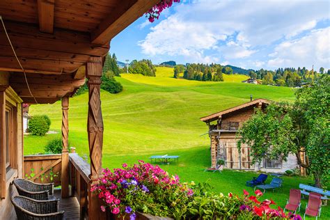 Österreich liegt in europa, es hat gemeinsame grenzen mit deutschland und tschechien im norden, der slowakei und ungarn im osten, slowenien und italien im süden und der schweiz und liechtenstein im westen. Österreich: Ferienhäuser und Ferienwohnungen: Tipps für ...