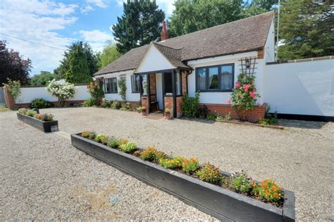 3 bedroom detached bungalow in rochford property for sale essex countryside