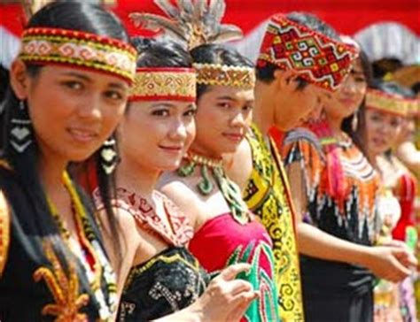 Melihat suku orang asli pedalaman malaysia ternyata mirip seperti orang timur di indonesia travel. BERITA KALIMANTAN: Suku Dayak Kalimantan Barat