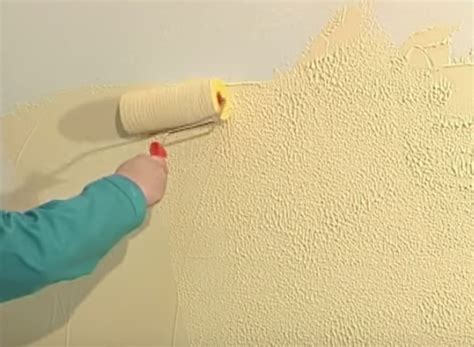 Scegliere un rullo per imbiancare con una pelliccia spessa 1,2 cm per dipingere pareti e soffitti e quelli da 0,63 cm per passare vernice semilucida e in commercio sono presenti rulli per imbiancare con setole naturali o sintetiche di diverse dimensioni per poter intervenire in modo agevole su ogni punto. Come imbiancare con la tecnica della buccia d'arancia ...