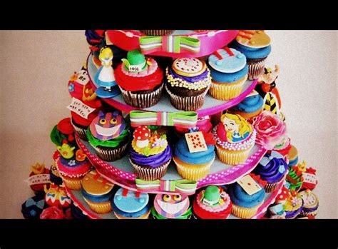 Cute! Alice in Wonderland cupcakes. | Alice in wonderland cupcakes, Rainbow cupcakes, Fashion ...