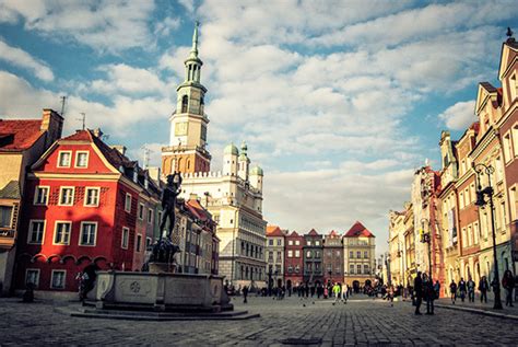 Cena jest z kosmosu jak na te czasy. Stary Rynek, Poznan on Behance