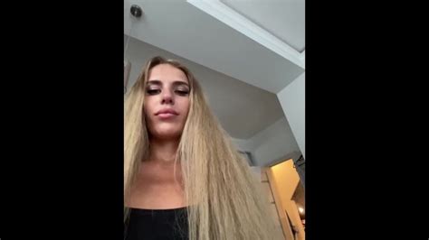 Блонда в домашней суете Blondinochkaa 18 лет русская Bongacams