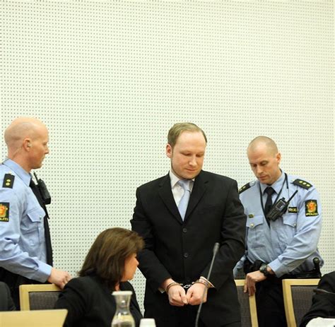 Show Im Gerichtssaal Die Ersten Fotos Von Massenmörder Anders Breivik Welt