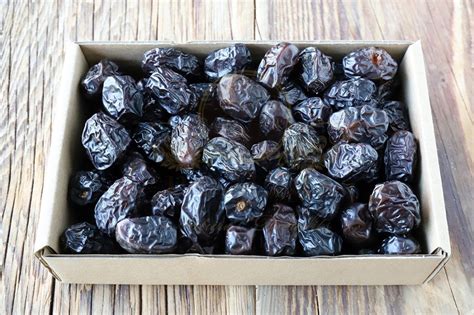Ingin membeli kurma ajwa untuk berbuka puasa? Mengenal Kurma Ajwa yang Dapat Menangkal Sihir & Racun