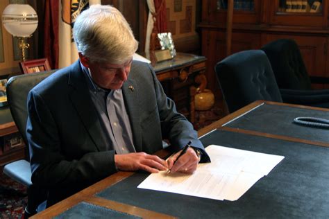 Snyder Gov Rick Snyder Signs Bill Authorizing Funding For Flint To