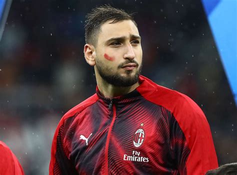 Tifosi del milan addirittura sotto casa dell'estremo difensore rossonero. Calciomercato Juventus, colpo Donnarumma: arriva la ...