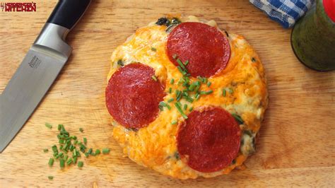 A No Carb Keto Pizza Crust This Meat Crust Pizza Hits All The Spots