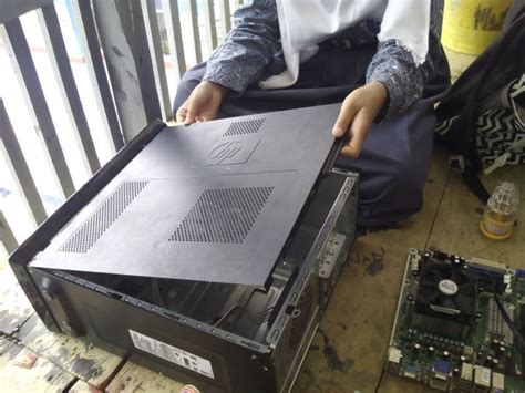 Apabila penggunaannya tinggi, komputer yang biasanya pantas boleh memperlahankan kelajuan yang tidak tertanggung. Cara Merakit Komputer/CPU Sederhana Beserta Gambarnya