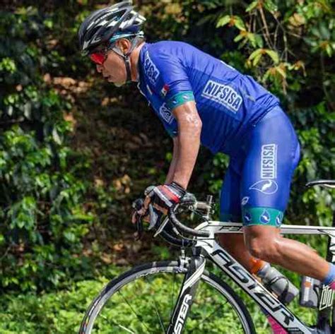 Ex canciller de ecuador, en entrevista. La Jornada: Lamentan ciclistas partida del Halcón de Huamantla