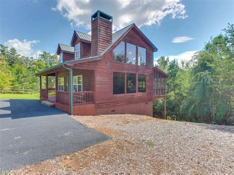 Cuddle up cabin rentals offers luxury blue ridge georgia cabins for family vacations, group visits or just a quiet georgia mountain retreat. Cabin in Blue Ridge Mountains of Georgia