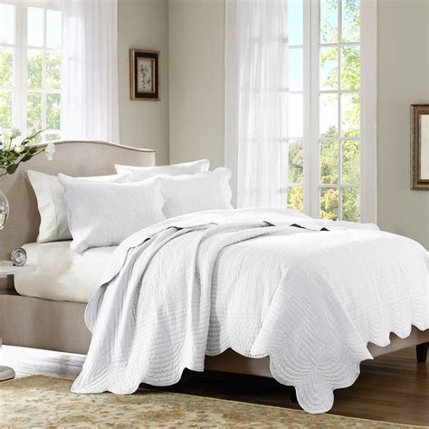 3pc White Scalloped Edges Coverlet Quilt Set And Decorative Shams