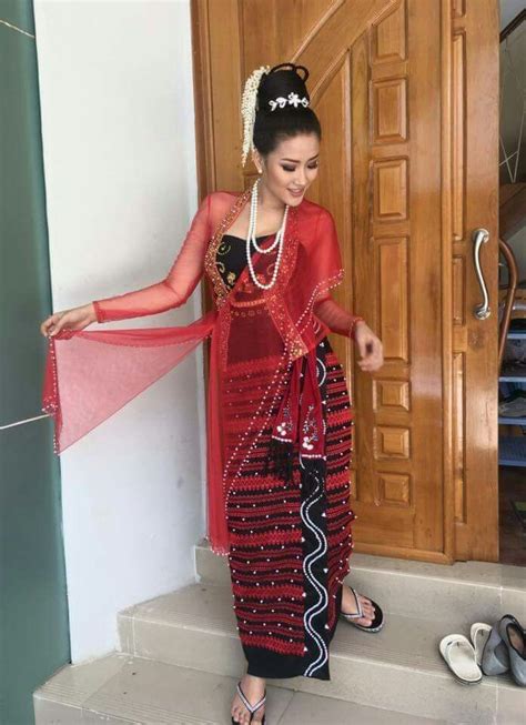 Pin Van June Op Rakhine Traditional Dress