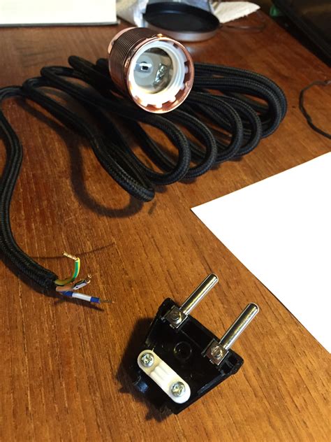 Har lett en del, men sliter med å finne en som er ok og har stikkontakt i tillegg. Lampe direkte i stikkontakt | Lav-det-selv.dk