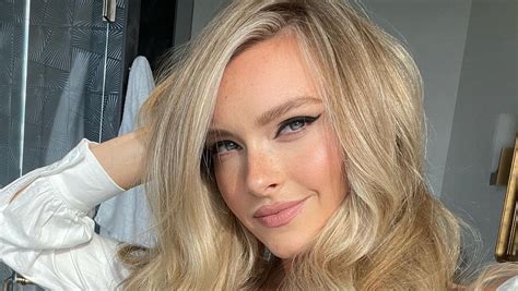 Camille Kostek Gronks Gf Opens Shirt For Steamy Pic Before Super