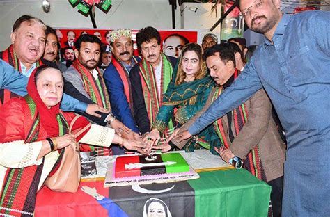 ppp mpa abdul jabbar khan ppp ladies wing member ishrat mughal and other ppp workers cutting