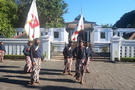 Check spelling or type a new query. Foto Tahunan Tema Maskulin - 8 Desainer Tanah Air Pamerkan ...