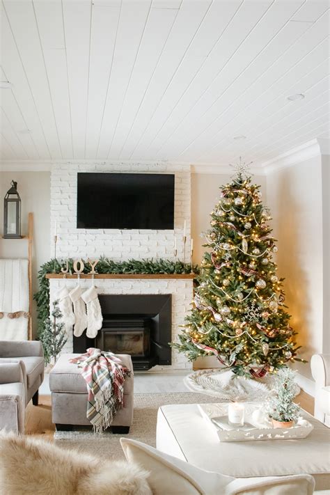20 Beautiful Holiday Home Tours To Inspire Your Christmas Decor This