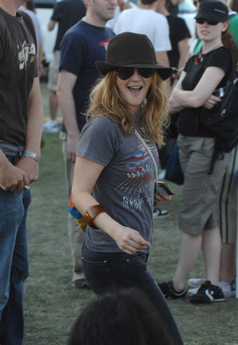 In 2007 Drew Barrymore Danced Among The Coachella Crowd Coachella