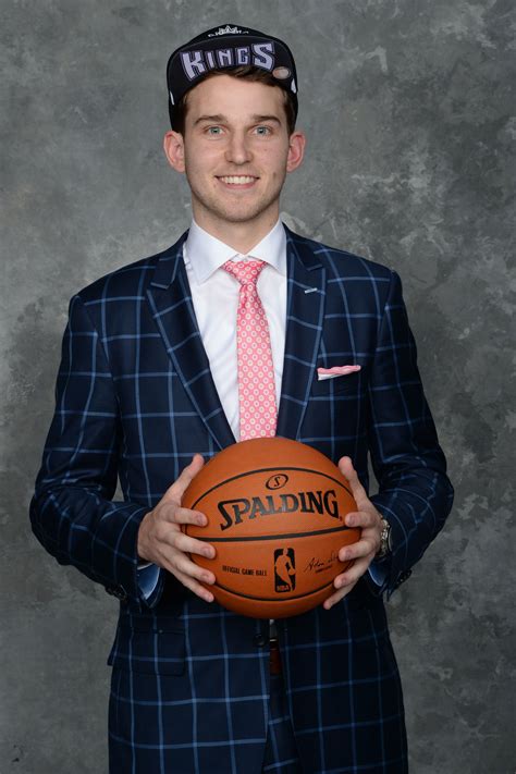 Lsu product cam thomas paid tribute to late lakers legend kobe bryant with a custom red velvet suit jacket by indochino. Pin on 2014 Draft Fashion