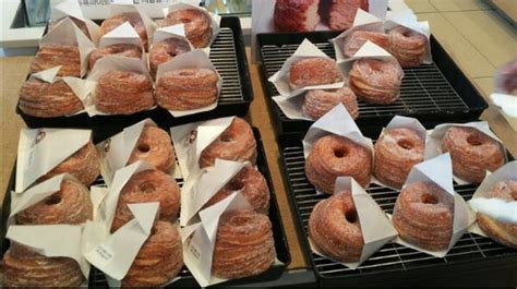 Dunkin' donuts ist an vielen standorten zu finden. Dunkin' Donuts Cronut Knockoff Now Available In South Korea, Philippines | HuffPost