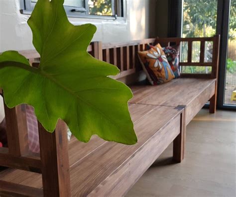 Sofá de couro confortável com parede de concreto. Sofá de madeira: 75 modelos incríveis para transformar sua casa
