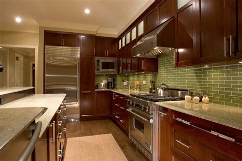 Headquartered just outside of new york city, the company is famous for its distinctive luxury hardware that has been in circulation. chicago shaker cabinet hardware kitchen contemporary with ...