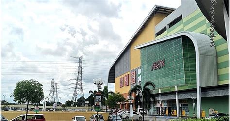 Di bandung, kamu bisa makan sambil menikmati pemandangan yang indah dari atas bukit, ditemani. SUPERMENG MALAYA: Restoran WINDMILL, AEON Bukit Tinggi, Klang