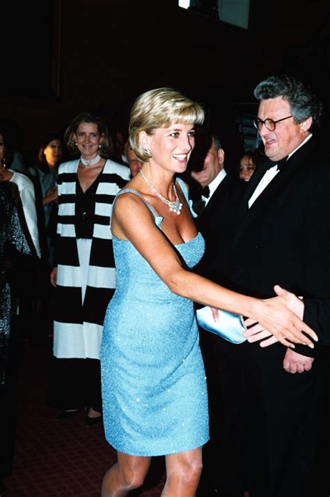 Princess Diana Pictures See 30 Of Her Best Dresses Hollywood Life