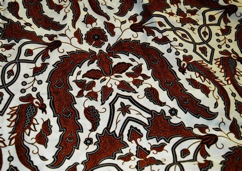 Batik sempat ditinggalkan, tapi kini kain tradisional tersebut kembali eksis. Berbagai Macam Motif Batik dan Asalnya - Blog Unik