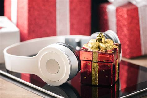 7 Best Tech Christmas Gifts Under $100