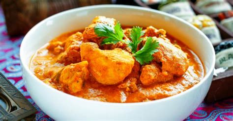 3 blancs de poulet 1 yaourt velouté 1 poivron rouge 2 tomates 1 oignon 1 morceau. Recette de Poulet tikka massala à l'indienne en sauce au ...