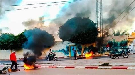 تبدو لعبة كرة اليد الشاطئية شبيهةً بلعبة كرة اليد الاعتيادية؛ إلا أن هناك فرقٌ كبير في قوانين كِلتا الرياضيتين،١ ويبين الآتي القوانينالخاصة بلعبة كرة القدم الشاطئية: الشابة: احتجاجات وغلق الطريق بسبب قرار جامعة كرة القدم ...