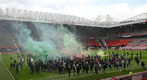 There has also been growing. Man Utd 'miss out on £200m kit deal after fan protests ...