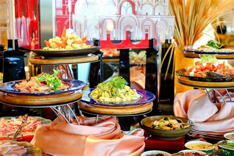 Guests can enjoy american, european, italian and vietnamese meals at crazy fish within 5 minutes' walk of the. 10 Most Popular Hotel Buffets in Singapore Every Food ...