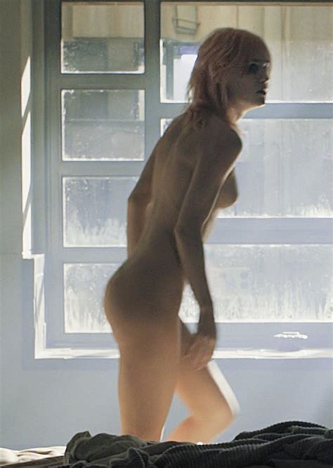 Mackenzie Davis Nude