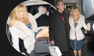 goldie hawn 66 shows her hardcore partying skills until 4 30am daily mail online