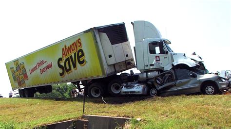 Truckers Resist Rules On Sleep Despite Risks Of Drowsy Driving The