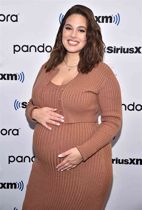 Pregnant Ashley Graham Shares Nude Bump Selfie Still Cooking