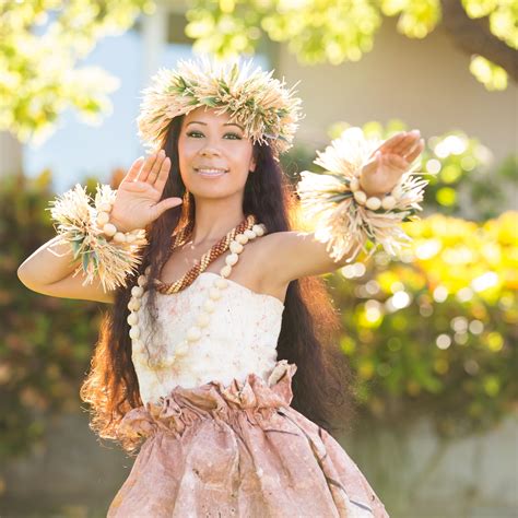 Pin By Teresa Mandevill On Picture Poses For Maddy Polynesian Dance