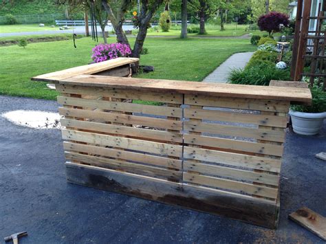 Bar Made From Upcycled Pallets And 200 Year Old Barn Wood Diy Palet