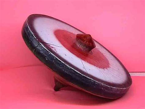 Permainan ini memerlukan dua orang pemain.alatan yang digunakan dalam permainan ini adalah papan congkak dan buah congkak. melayu: permainan tradisional