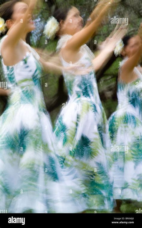 Hula Dancers Polynesia Hi Res Stock Photography And Images Alamy