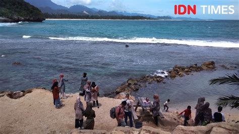 Tempat ini menyuguhkan pesona lampuuk dari. Pantai Momong Lampuuk / Pantai Momong Lampuuk Tempat ...