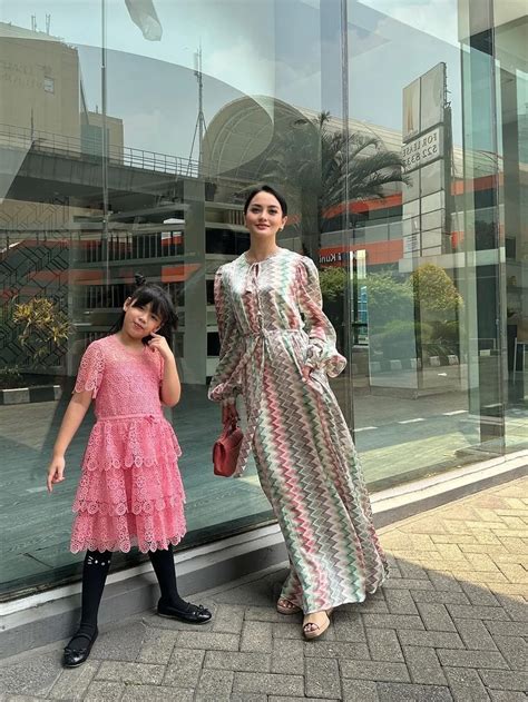 6 OOTD Ririn Ekawati Tampil Elegan, Inspirasi Busana Kondangan
