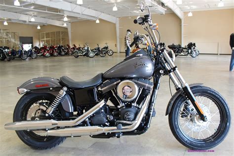 The street bob is powered by a air cooled electronic sequential portable fuel injection (espfi) 1745 cc 2 cylinder engine that gives 145 nm torque at 3000 rpm. Harley-Davidson Street Bob SE Milwaukee Scorching Road ...