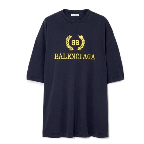 Balenciaga's expansive catalogue of branded tees reflect mr demna gvasalia's love of logos. Balenciaga Logo Printed Oversized Cotton Tee Shirt Size 12 ...