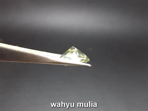 Pulung biasa disebut semacam benda gaib bercahaya yang terbang di atas langit. Batu Permata Kecubung Hijau green quartz Asli (kode:771 ...