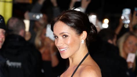 Irre verschwörungstheorien um herzogin meghans babybauch. Die Kugel wächst: Neue Babybauch-Pics von Herzogin Meghan ...